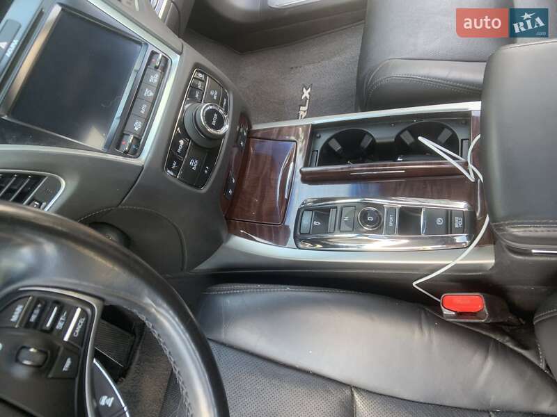 Седан Acura RLX 2015 в Львові