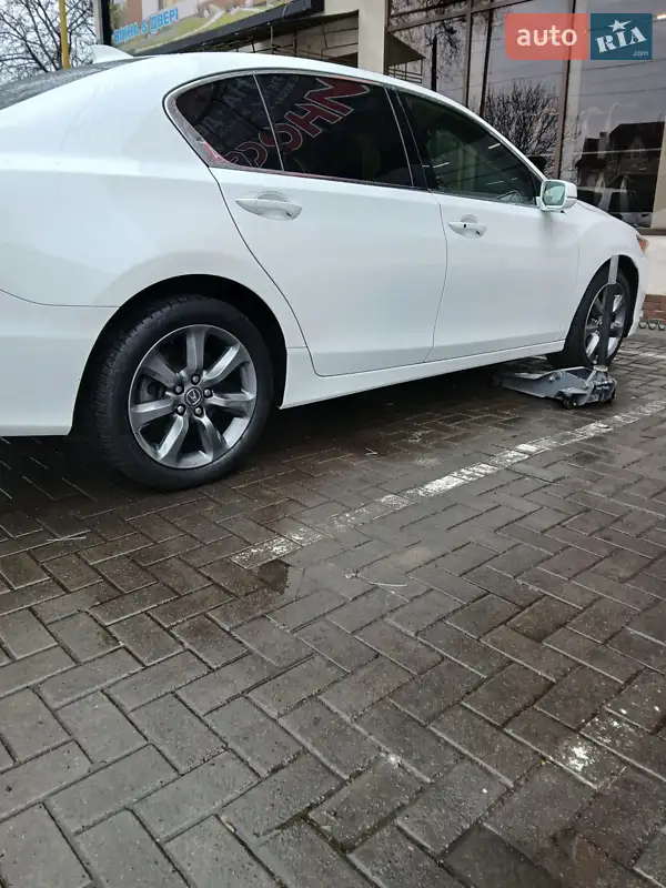 Acura RLX 2013
