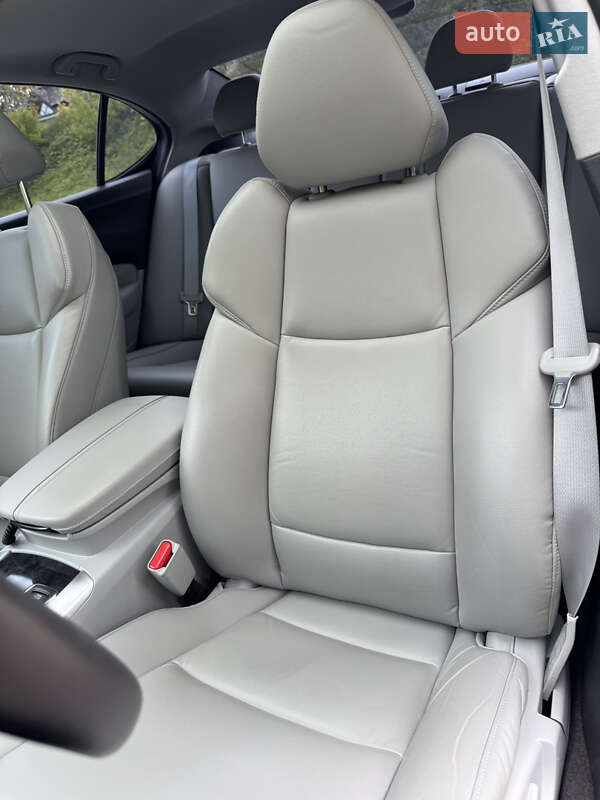 Седан Acura TLX 2018 в Тернополі