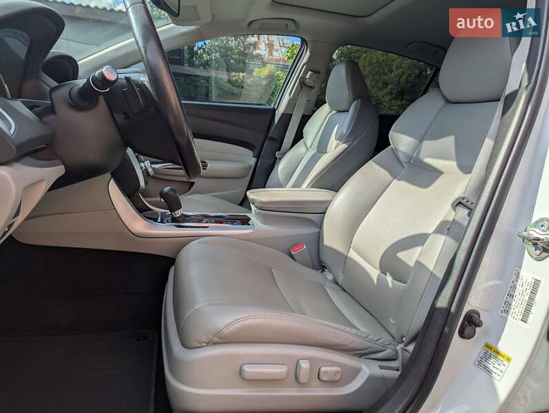 Седан Acura TLX 2015 в Львове