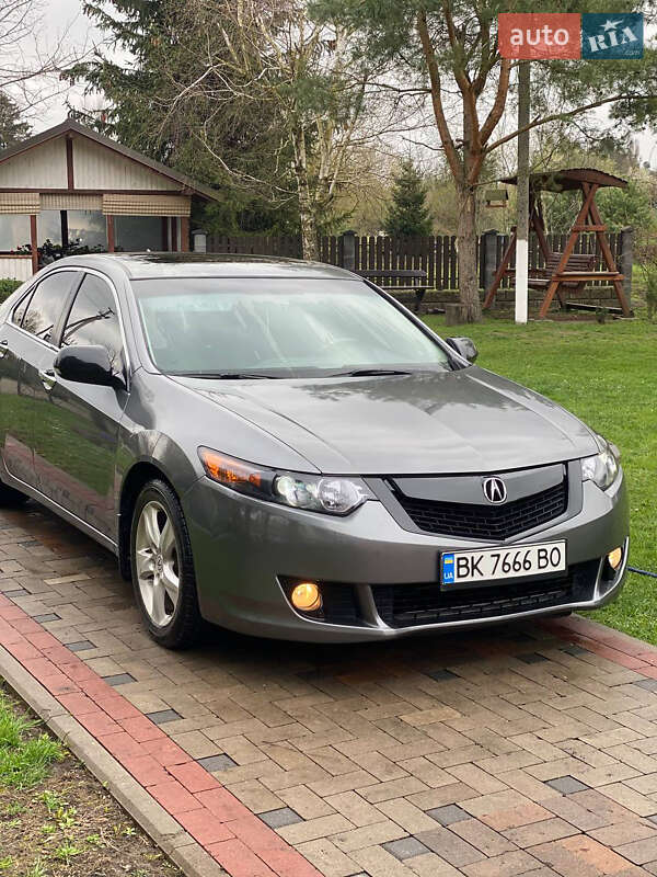Седан Acura TSX 2010 в Клевані