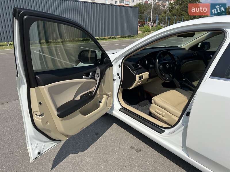 Седан Acura TSX 2011 в Богуславі