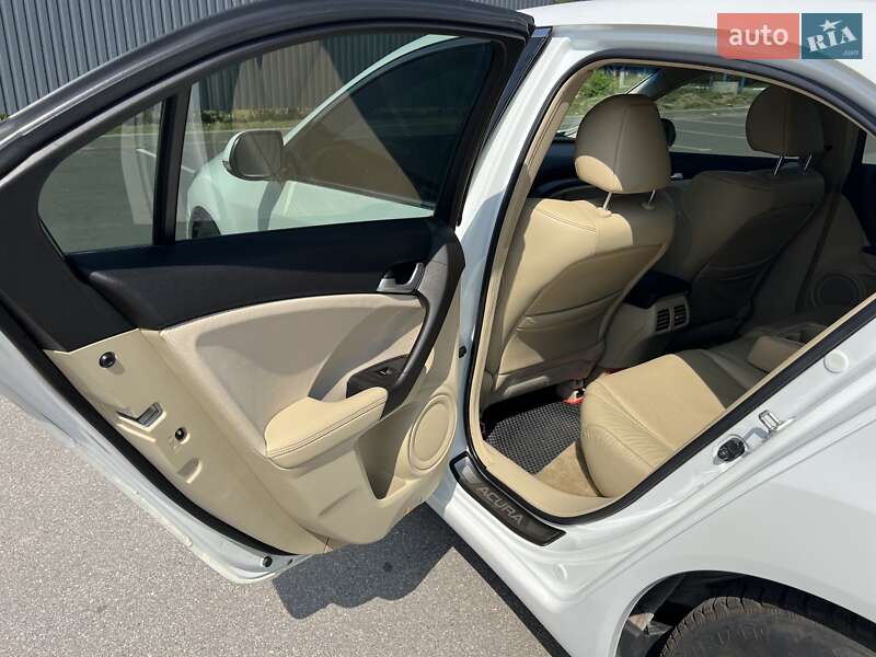 Седан Acura TSX 2011 в Богуславі