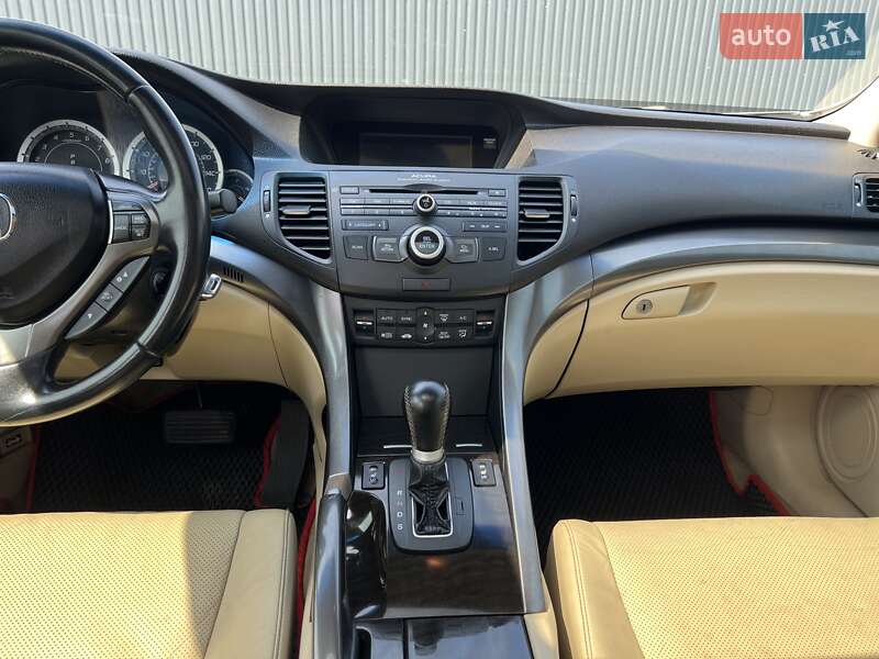 Седан Acura TSX 2011 в Богуславі