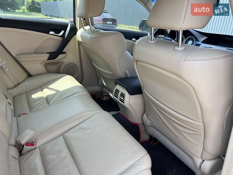 Седан Acura TSX 2011 в Богуславі