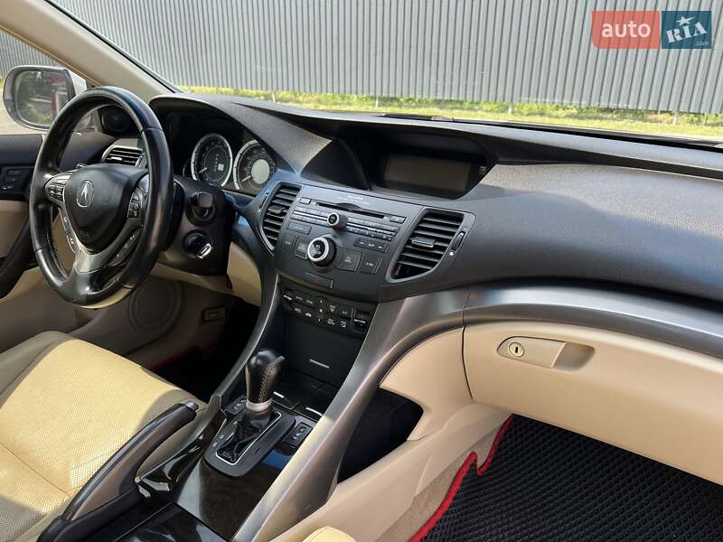 Седан Acura TSX 2011 в Богуславі