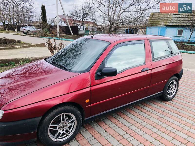 Хетчбек Alfa Romeo 145 1997 в Овідіополі