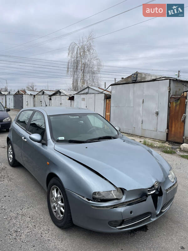 Хэтчбек Alfa Romeo 147 2001 в Вишневом