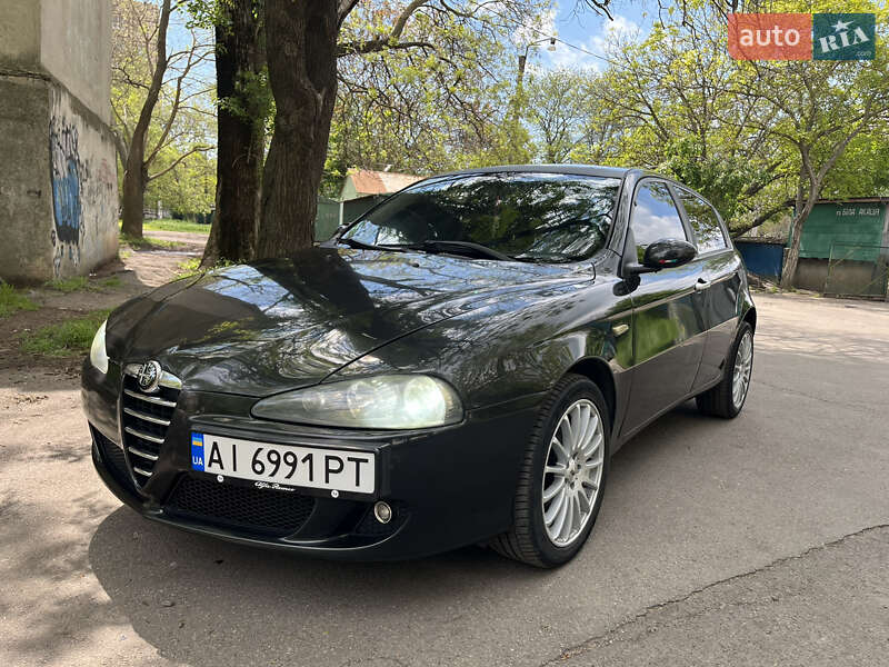 Хетчбек Alfa Romeo 147 2005 в 