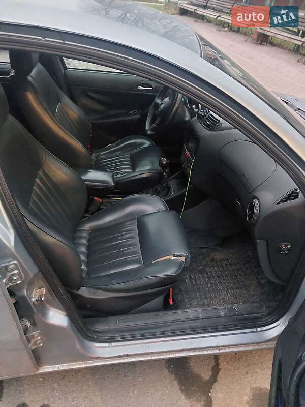 Хэтчбек Alfa Romeo 147 2002 в Хмельницком