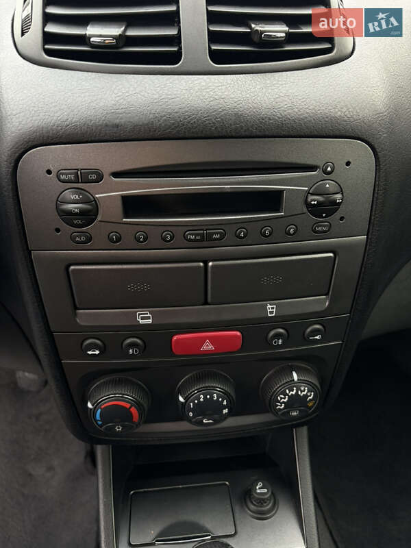 Хэтчбек Alfa Romeo 147 2009 в Киеве