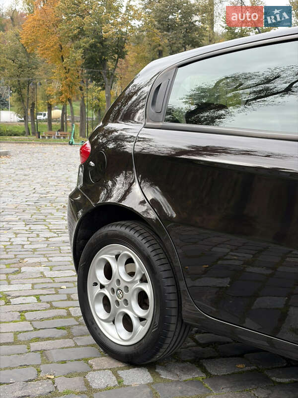 Хэтчбек Alfa Romeo 147 2009 в Киеве