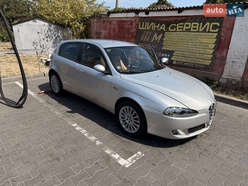 Хэтчбек Alfa Romeo 147 2006 в Одессе