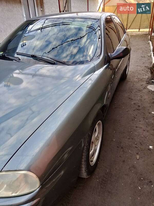 Седан Alfa Romeo 156 1998 в Мукачевому