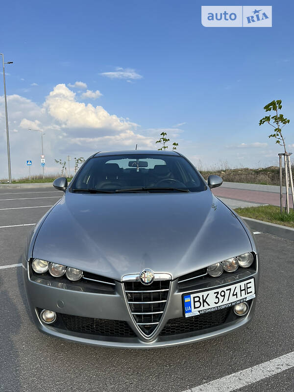 Седан Alfa Romeo 159 2010 в Рівному