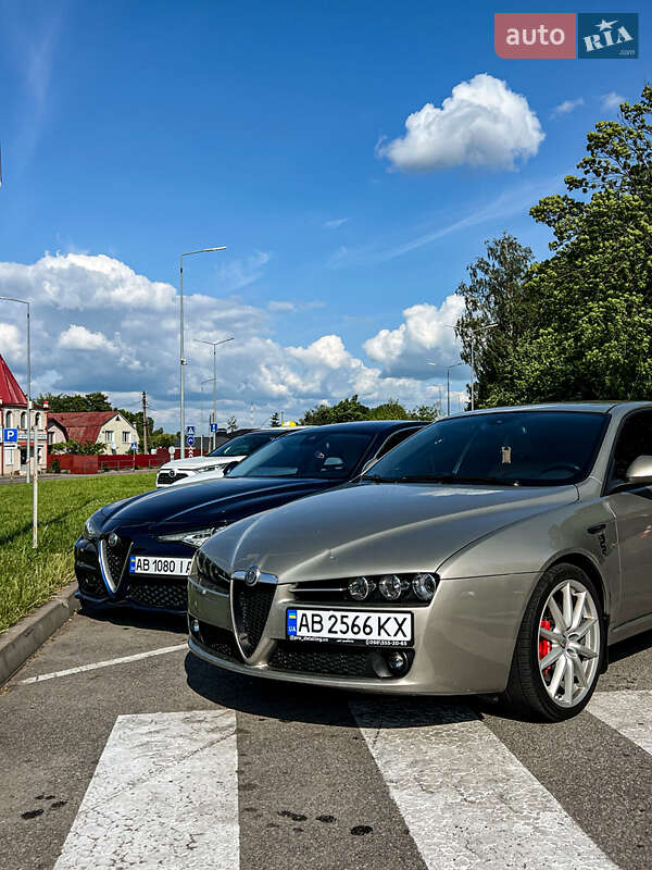 Седан Alfa Romeo 159 2006 в Липовці