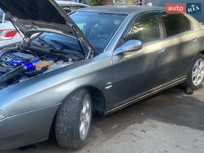Alfa Romeo 166