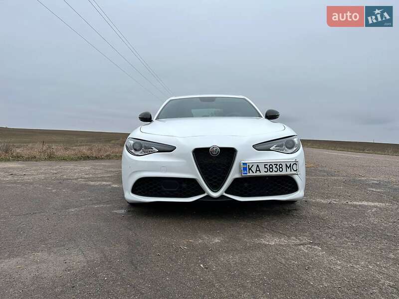 Седан Alfa Romeo Giulia 2019 в Киеве