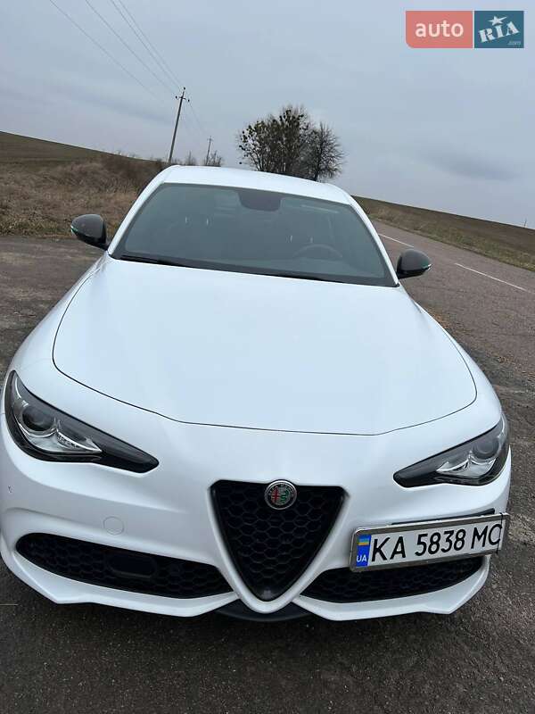 Седан Alfa Romeo Giulia 2019 в Киеве