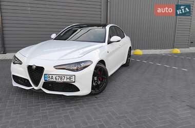 Седан Alfa Romeo Giulia 2022 в 