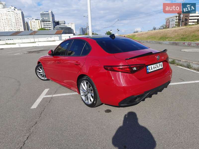 Седан Alfa Romeo Giulia 2021 в Києві