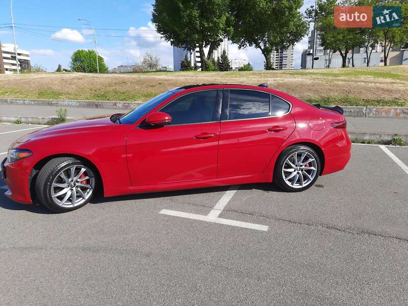 Седан Alfa Romeo Giulia 2021 в Києві