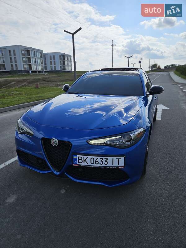 Седан Alfa Romeo Giulia 2021 в 