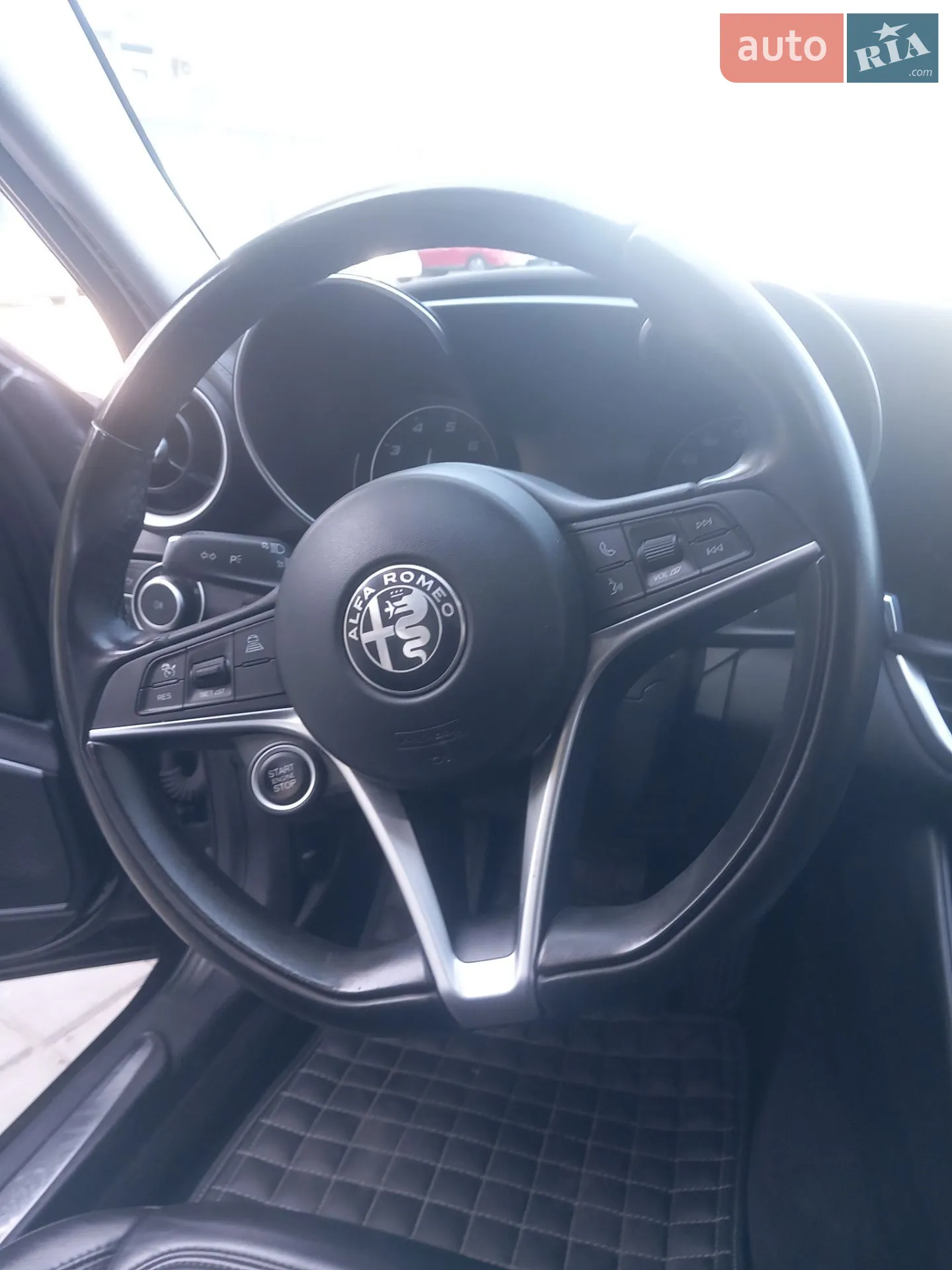 2017 Alfa Romeo Giulia - мініатюра 10