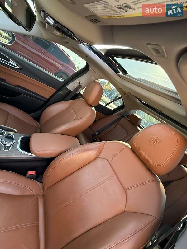 Седан Alfa Romeo Giulia 2021 в Киеве фото 17 Седан Alfa Romeo Giulia 2021 в Киеве