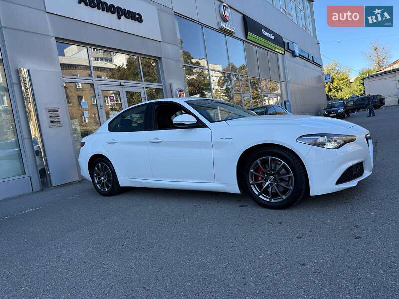 Седан Alfa Romeo Giulia 2021 в Харькове