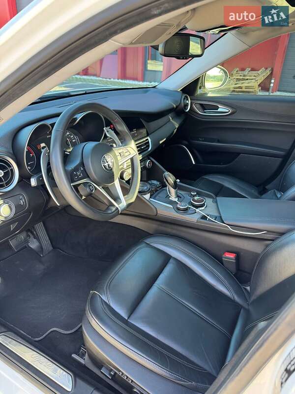 Седан Alfa Romeo Giulia 2017 в Львові фото 10 Седан Alfa Romeo Giulia 2017 в Львові