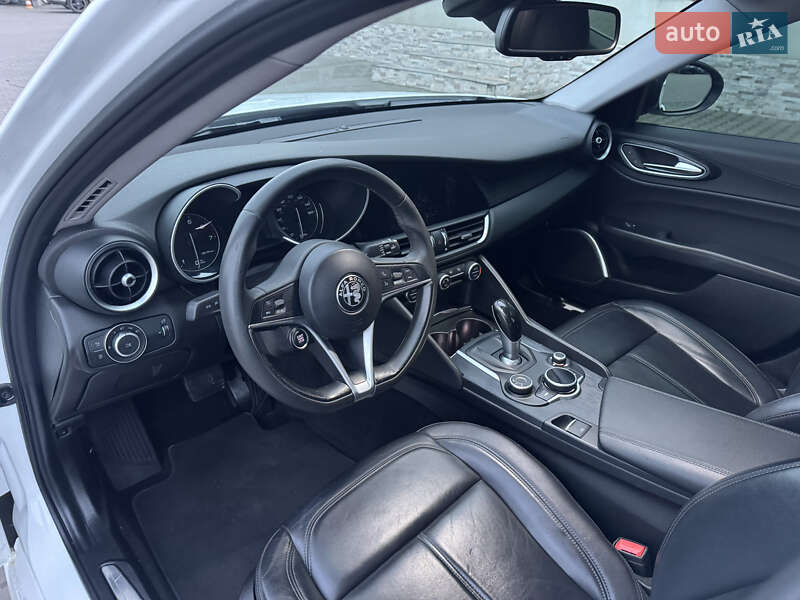 Седан Alfa Romeo Giulia 2019 в Луцке фото 20 Седан Alfa Romeo Giulia 2019 в Луцке