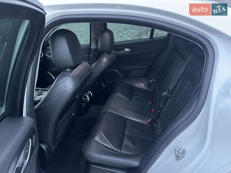 Седан Alfa Romeo Giulia 2019 в Луцке фото 30 Седан Alfa Romeo Giulia 2019 в Луцке