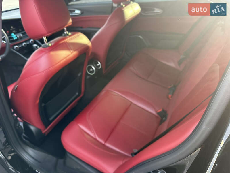 Седан Alfa Romeo Giulia 2018 в Днепре фото 9 Седан Alfa Romeo Giulia 2018 в Днепре