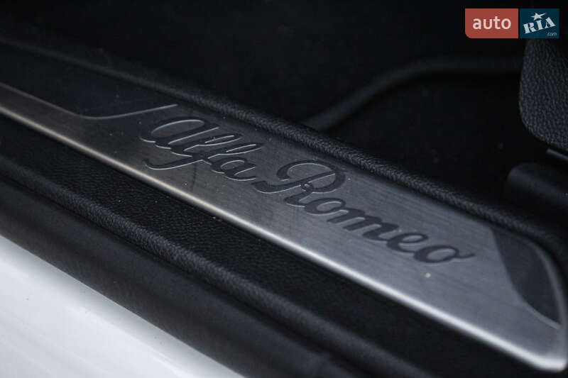 Седан Alfa Romeo Giulia 2022 в Киеве