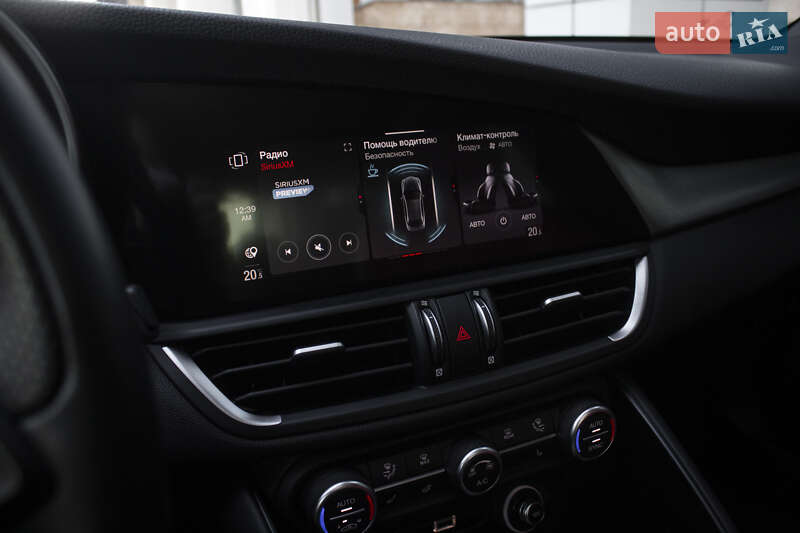 Седан Alfa Romeo Giulia 2022 в Киеве