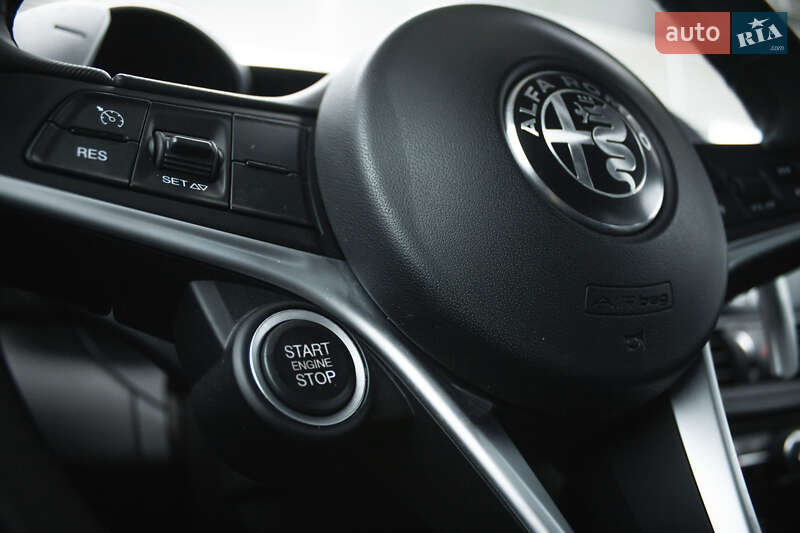 Седан Alfa Romeo Giulia 2019 в Киеве фото 17 Седан Alfa Romeo Giulia 2019 в Киеве