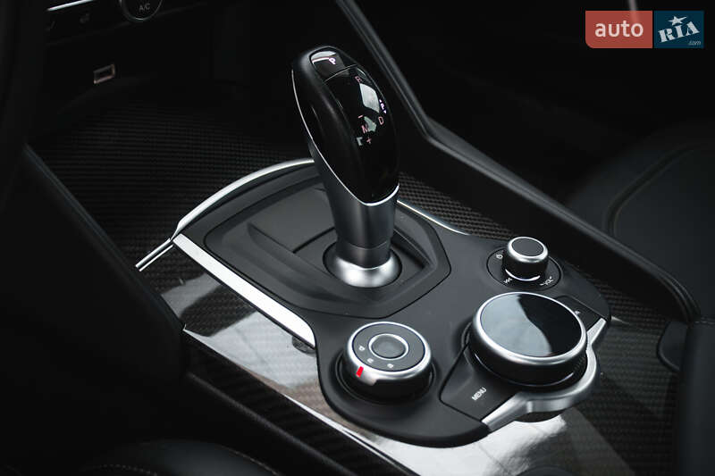 Седан Alfa Romeo Giulia 2019 в Киеве фото 25 Седан Alfa Romeo Giulia 2019 в Киеве