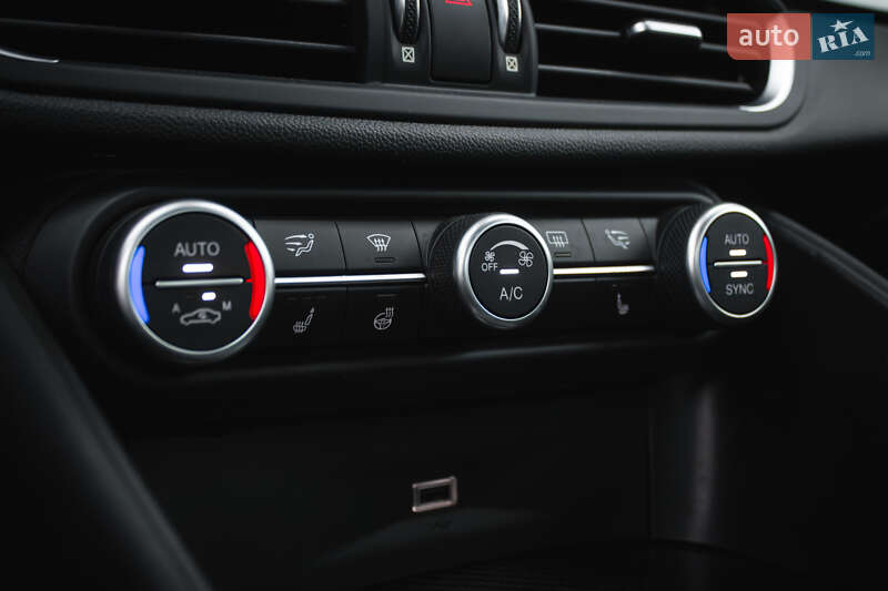 Седан Alfa Romeo Giulia 2019 в Киеве фото 23 Седан Alfa Romeo Giulia 2019 в Киеве