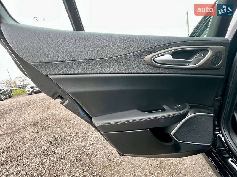Седан Alfa Romeo Giulia 2018 в Киеве фото 24 Седан Alfa Romeo Giulia 2018 в Киеве