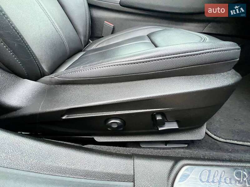 Седан Alfa Romeo Giulia 2018 в Киеве фото 35 Седан Alfa Romeo Giulia 2018 в Киеве