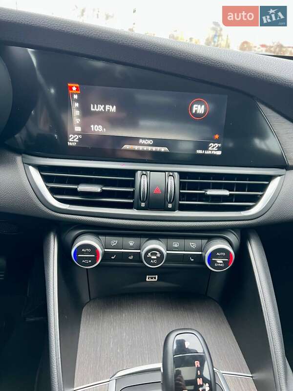 Седан Alfa Romeo Giulia 2018 в Киеве фото 54 Седан Alfa Romeo Giulia 2018 в Киеве