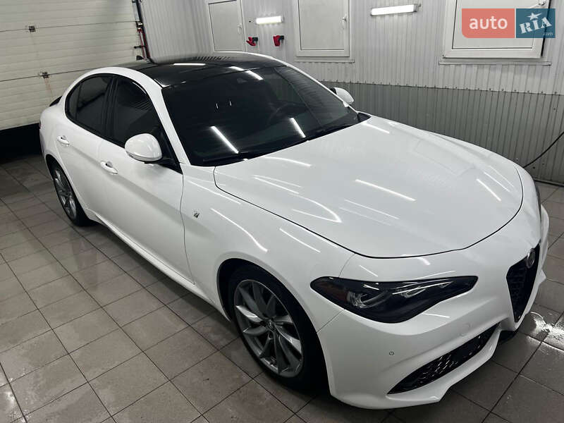 Седан Alfa Romeo Giulia 2022 в Киеве