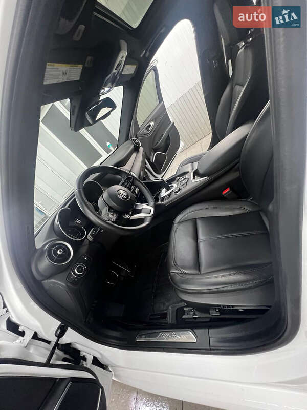 Седан Alfa Romeo Giulia 2022 в Киеве