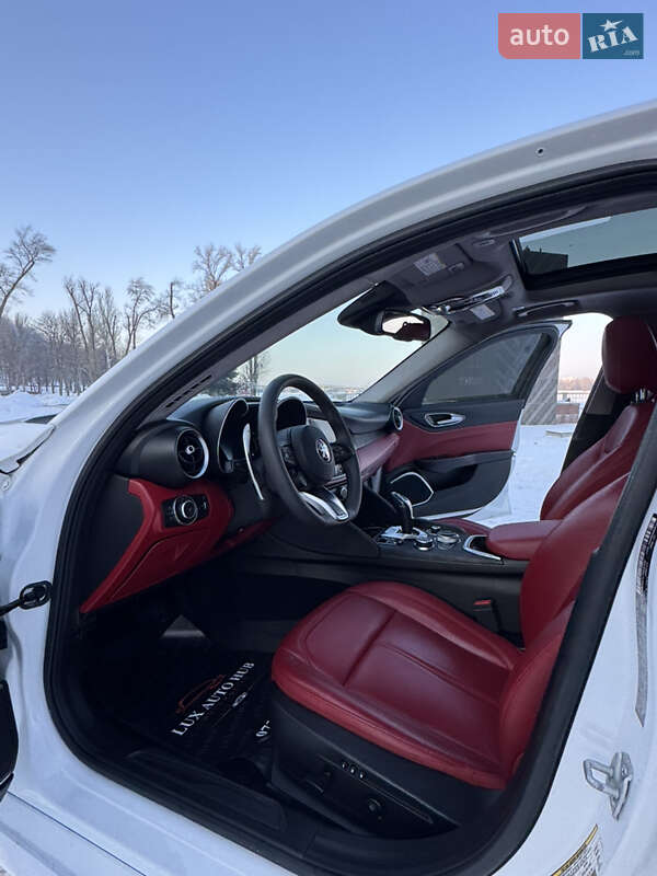 Седан Alfa Romeo Giulia 2020 в Киеве