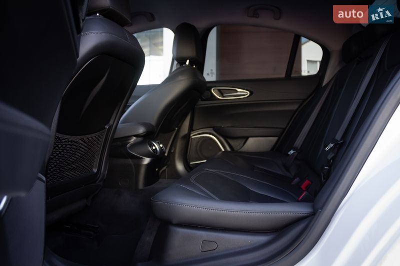 Седан Alfa Romeo Giulia 2020 в Киеве фото 11 Седан Alfa Romeo Giulia 2020 в Киеве