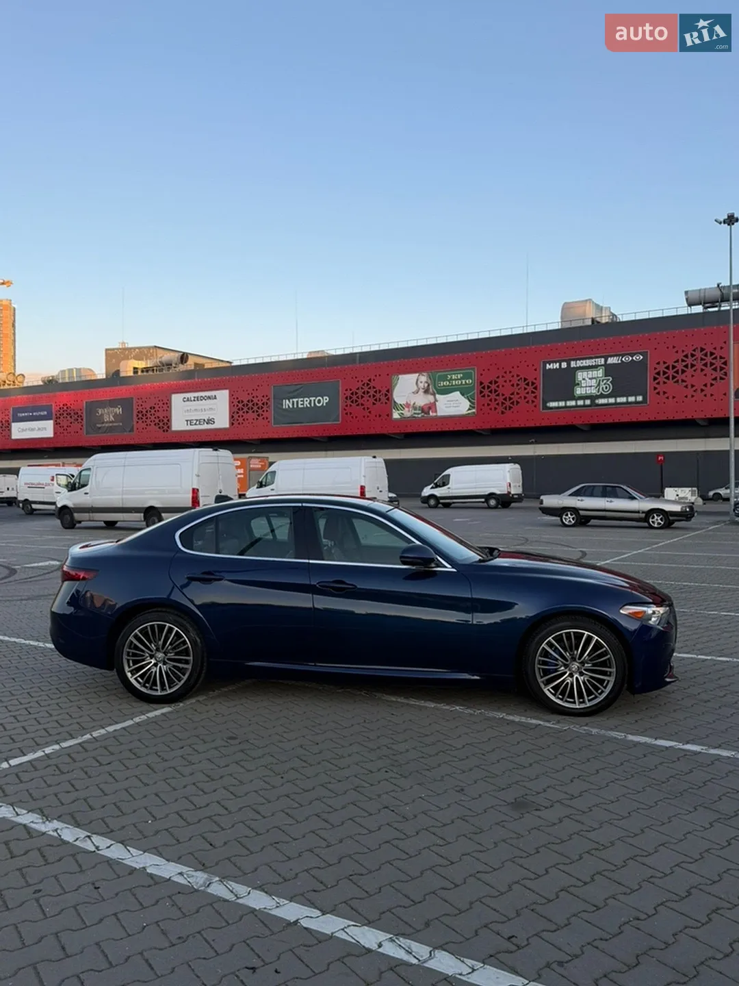 2017 Alfa Romeo Giulia - мініатюра 4