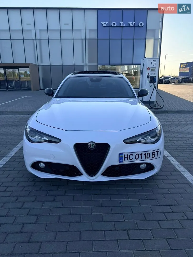 2017 Alfa Romeo Giulia - мініатюра 2