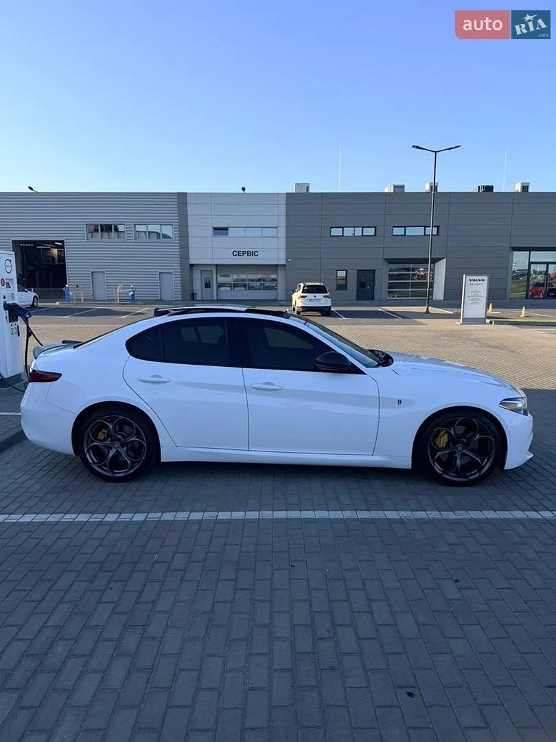2017 Alfa Romeo Giulia - мініатюра 4