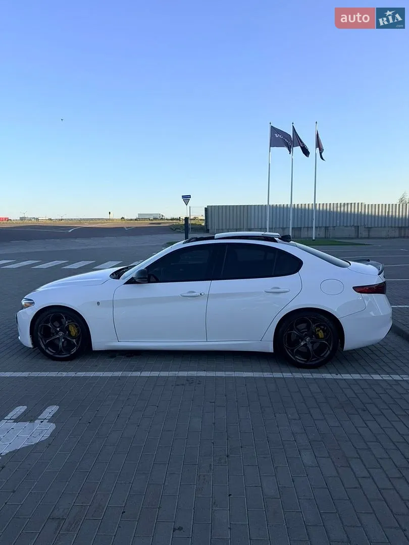 2017 Alfa Romeo Giulia - мініатюра 6